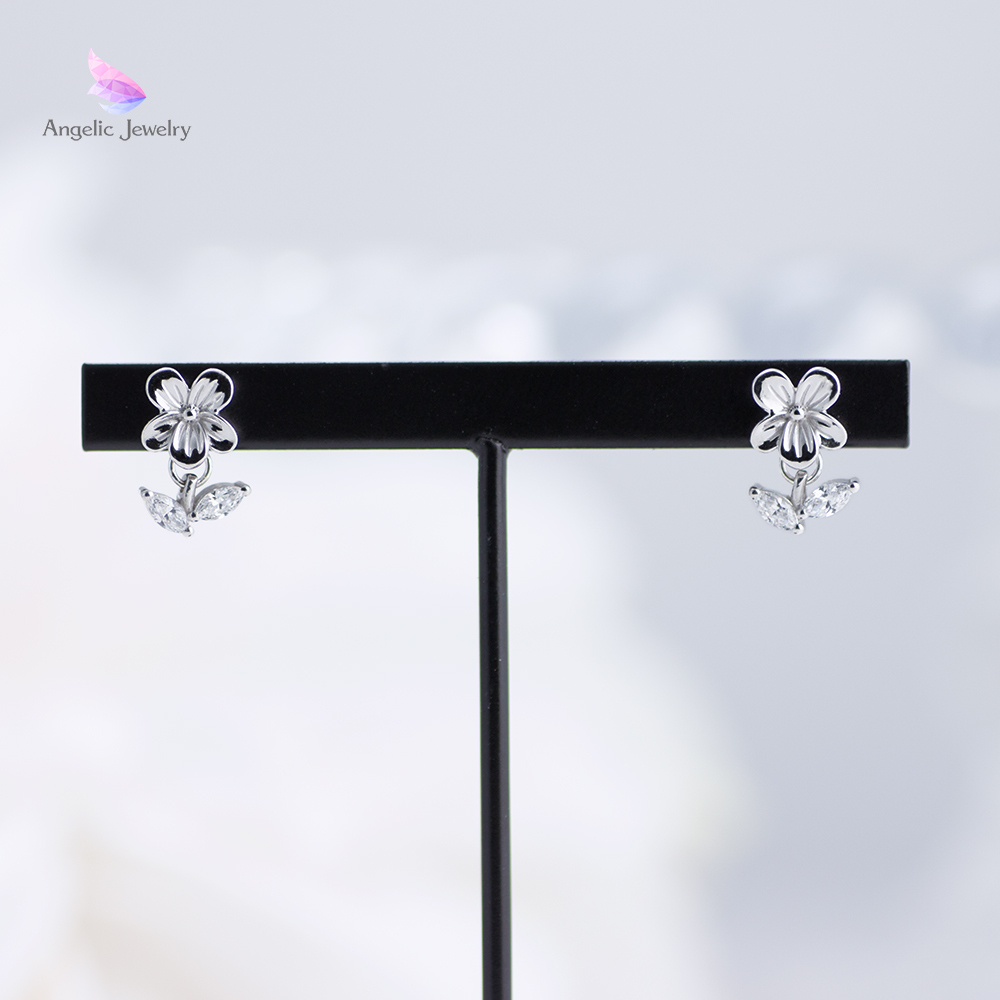 ちいさな幸せ -スミレピアス- Angelic Jewelry